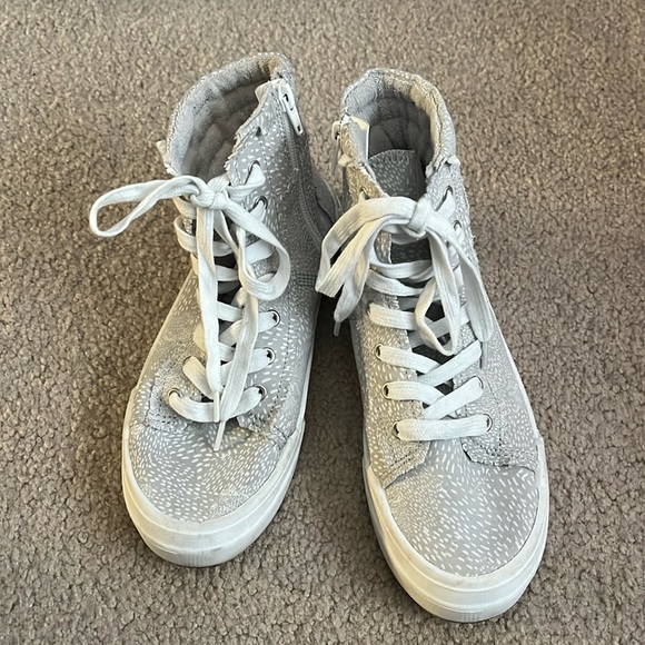 “Roxy: Rae Mid Sneakers size 7” - Picture 1 of 8